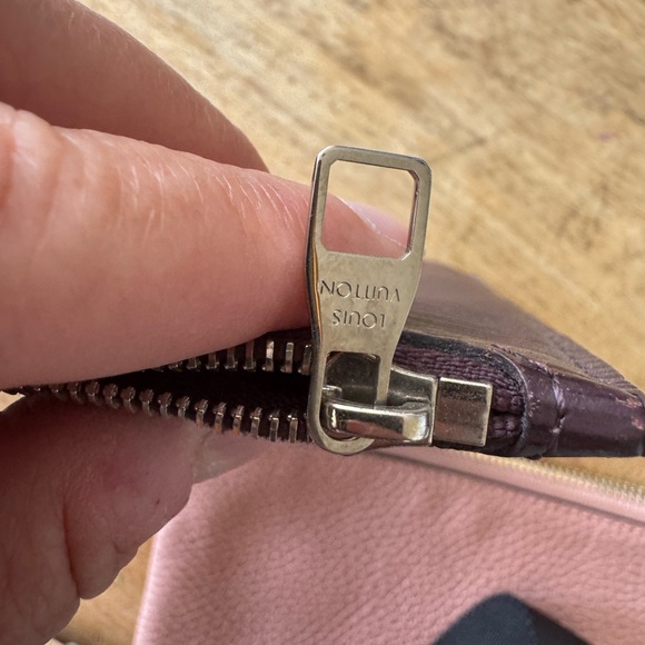 LOUIS VUITTON EPI LEATHER CLUTCH WRISTLET - Picture 9 of 11